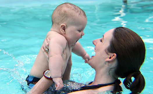 Bebe en natación